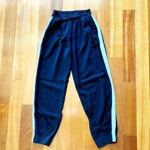 Active Pants With White Side Line